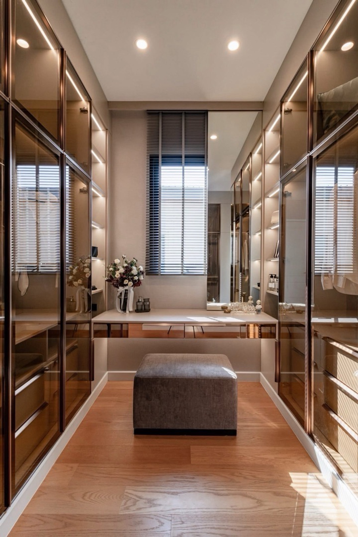 HousePattanakan, Srinakarin : For sale/rent 
CINQ ROYAL KRUNGTHEP KREETHA
New house, never lived in.