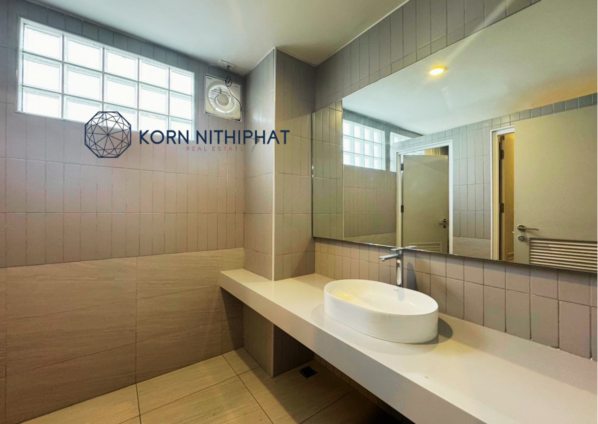 For RentOfficeSukhumvit, Asoke, Thonglor : For rent, 4-story detached building, 1,000 sq m, STAND ALONE BUILDING @ Thonglor Sukhumvit 55.