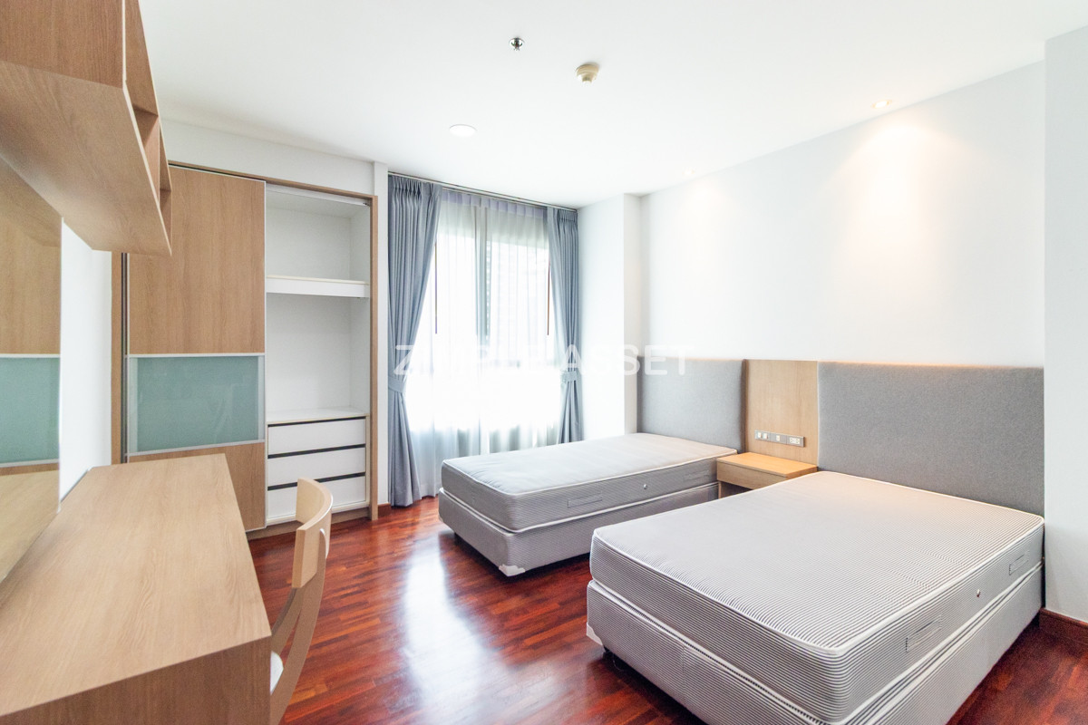 For RentSukhumvit, Asoke, Thonglor : Line ID: @zimple_asset Luxury aprtment in center of sukhumvit. Offering premium facilities for an elevated living experience. Surrounded by leading shopping malls in a prime location.