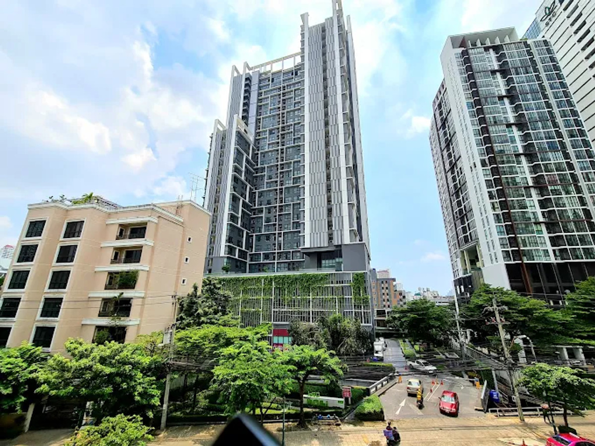For RentCondoWongwianyai, Charoennakor : ✨ Live a Smart Life in the heart of Thonburi, Ideo Mobi Sathorn, fully functional room, premium specs, with MaxValu 24 hours under the building 🎉