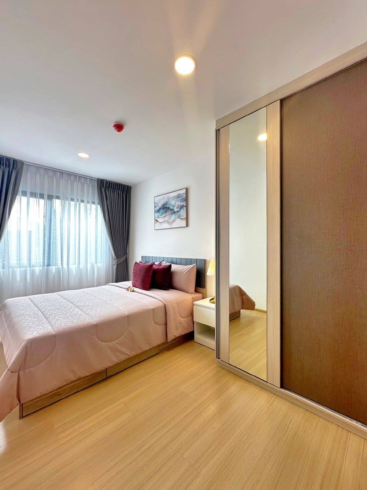 ให้เช่าคอนโดโชคชัย4 ลาดพร้าว71 : #E384 🎉060469 ให้เช่าคอนโด Chewathai Hallmark Ladprao - Chokchai 4 Phase 2