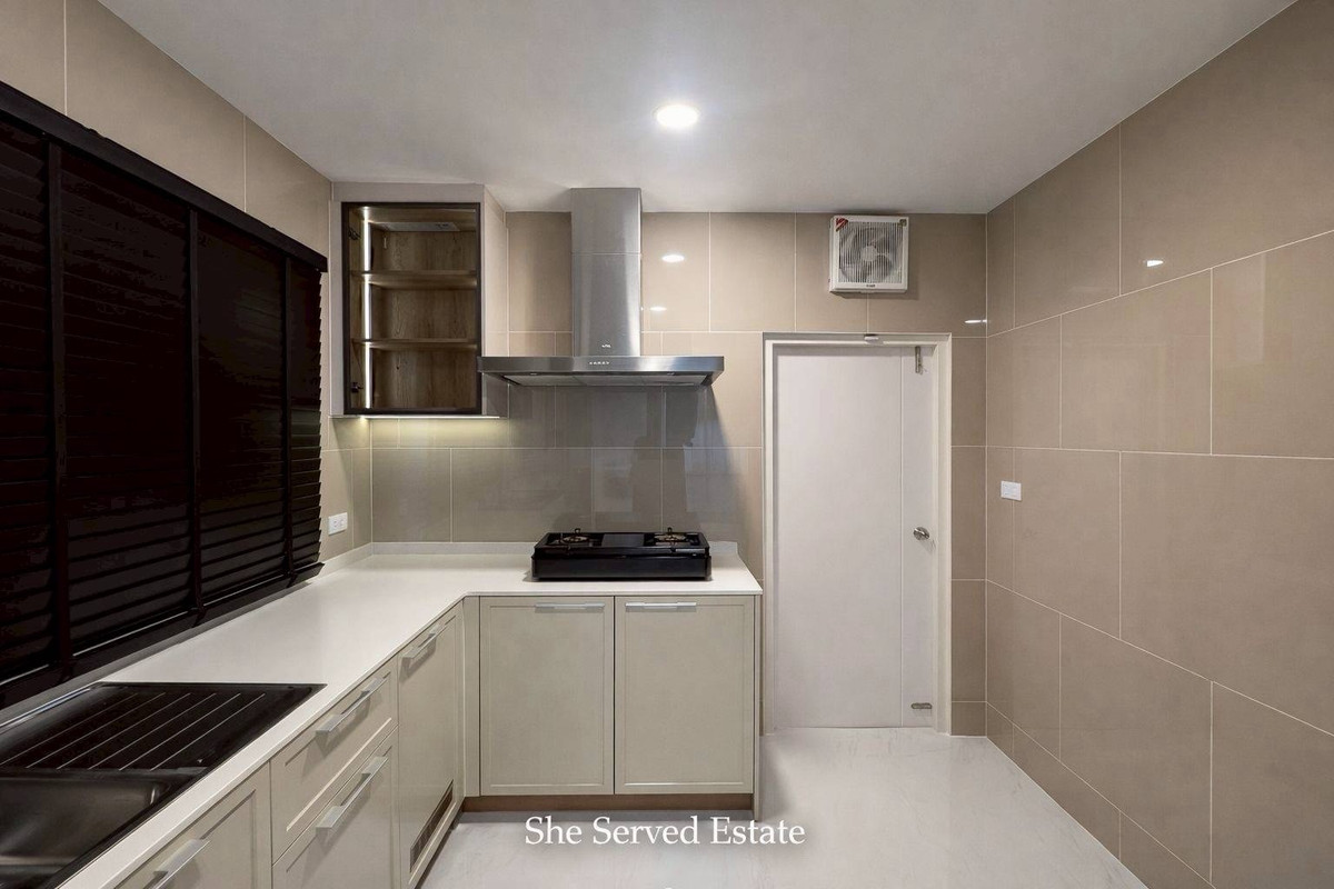 ให้เช่าบ้านบางนา แบริ่ง ลาซาล : ให้เช่า ◈ The City Bangna 3 ◈  บ้านเดี่ยว 2 ชั้น 4 ห้องนอน 5 ห้องน้ำ 1 ห้องนั่งเล่น 1 ห้องทานข้าว 1 ห้องแม่บ้าน 3 ที่จอดรถ (ไม่ต้องซ้อนคัน) • พื้นที่ใช้สอย 326 ตร.ม. | ที่ดิน 68 ตร.ว. • บ้านหันหน้าทิศเหนือ แดดไม่ร้อน