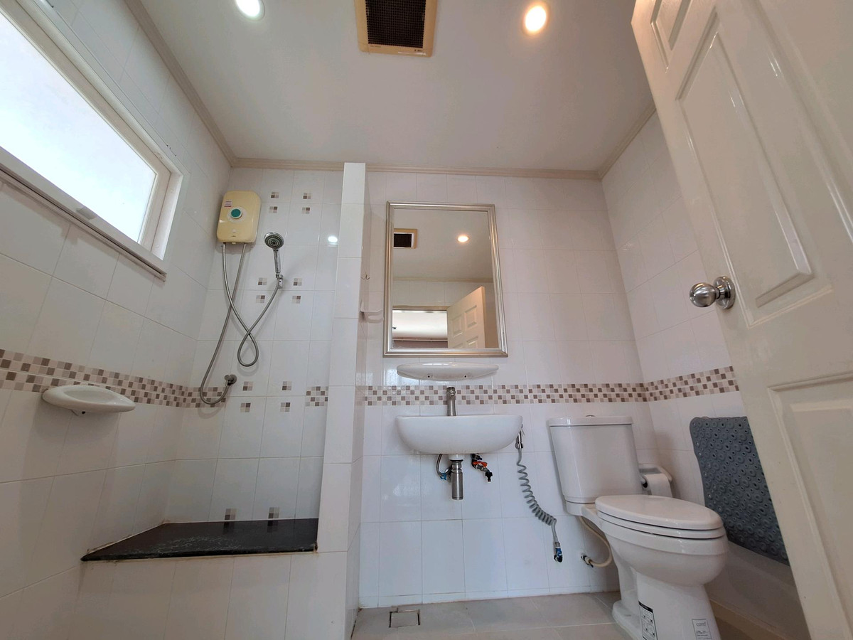 ให้เช่าบ้านมีนบุรี-ร่มเกล้า : บ้านเช่าร่มเกล้า ศุภาลัย พาร์ควิลล์ ร่มเกล้าสุวรรณภูมิ มีนบุรี 67 ตร.ว. 3 นอน ติดถนนร่มเกล้า เข้ามาเพียง 250 เมตร