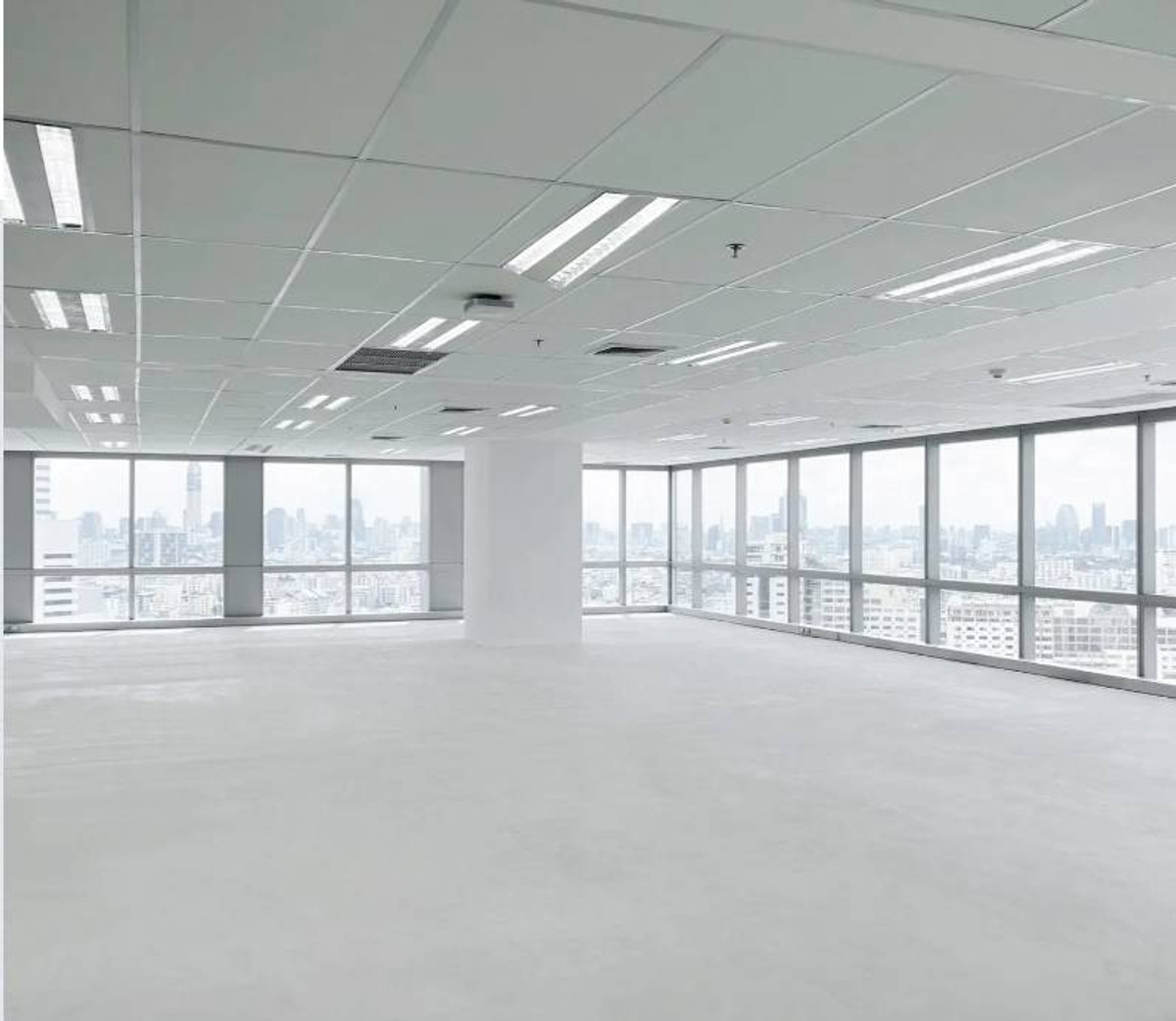 For RentOfficeRatchadapisek, Huaikwang, Suttisan : CW Tower, office building for rent. Next to Ratchadaphisek Road, near The Street Ratchada, decorated area 50 sq m., rent 41,000 baht*/month.