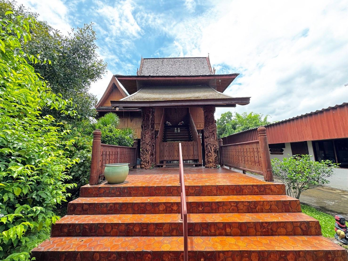 ขายที่ดินเชียงใหม่ : 95873 - ขายที่ดินพร้อมบ้านไม้สักทอง ใจกลางทำเลทองเชียงใหม่