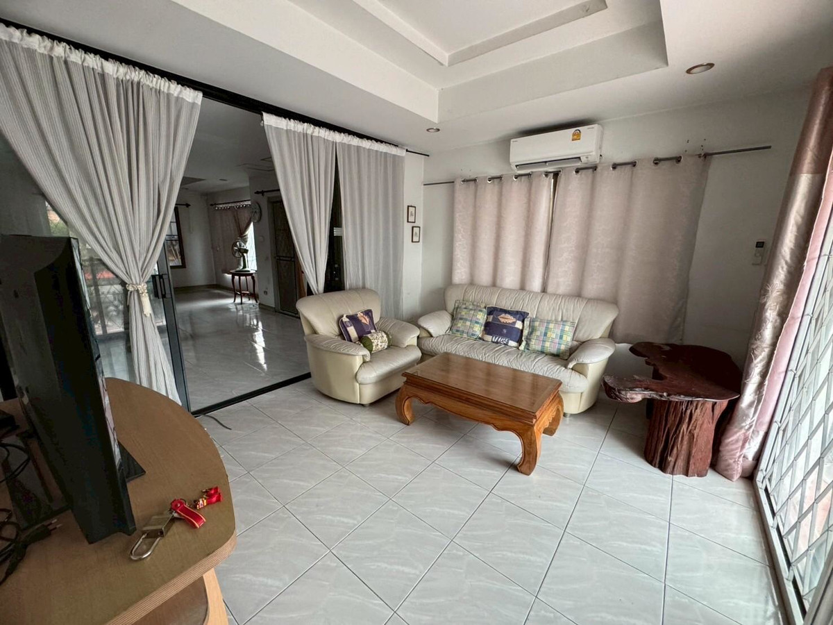 ขายบ้านพัทยา บางแสน ชลบุรี สัตหีบ : ขายด่วน !!! Rare Item บ้านเดี่ยวที่ดินใหญ่สะใจ 83 ตร.ว ทำเลทองใกล้บางแสน-หนองมน หมู่บ้านคันทรี่ปาร์ค ชลบุรี (บางแสน-ห้วยกะปิ) ราคานี้หาไม่ได้แล้ว !!