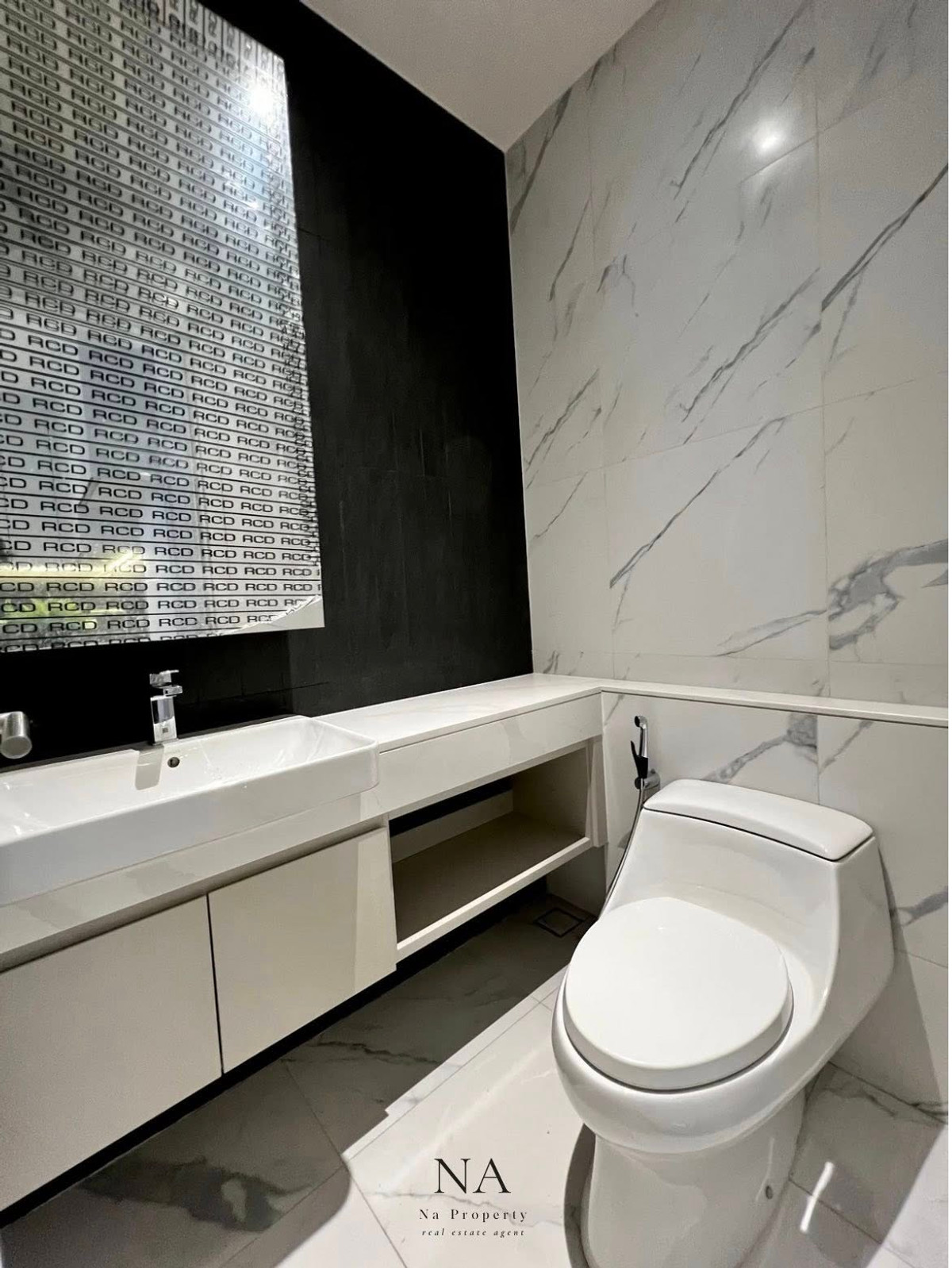 บ้านพัฒนาการ ศรีนครินทร์ : House for rent: Malton Gates new Krungthep Kreetha, 250,000 THB. 5 bedrooms, 6 bathrooms, 544 sq m usable area, 107.7 sq wah land area. Near Rama 9, Pattanakarn, Suan Luang, Srinakarin, Bang Na, Suvarnabhumi Airport, Ramkhamhaeng, Ploenchit, Sukhumvit.