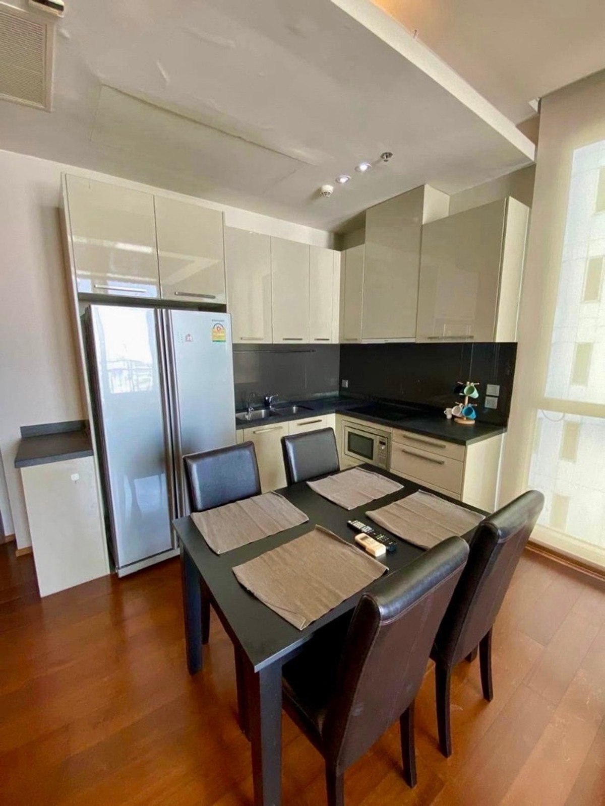 ขายคอนโดสุขุมวิท อโศก ทองหล่อ : ขายคอนโด 2 ห้องนอน พร้อมผู้เช่าถึงมกราคม 2570 ควอทโทร บาย แสนสิริ ทองหล่อ ใกล้ BTS ทองหล่อ ขนาด 80 ตร.ม เหมาะลงทุน