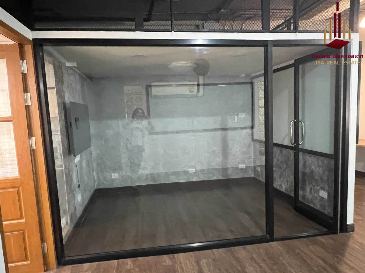 For RentCondoSilom, Saladaeng, Bangrak : ✨ For Rent: Silom Terrace Condo ✨ 💰 Only 80,000 THB/month