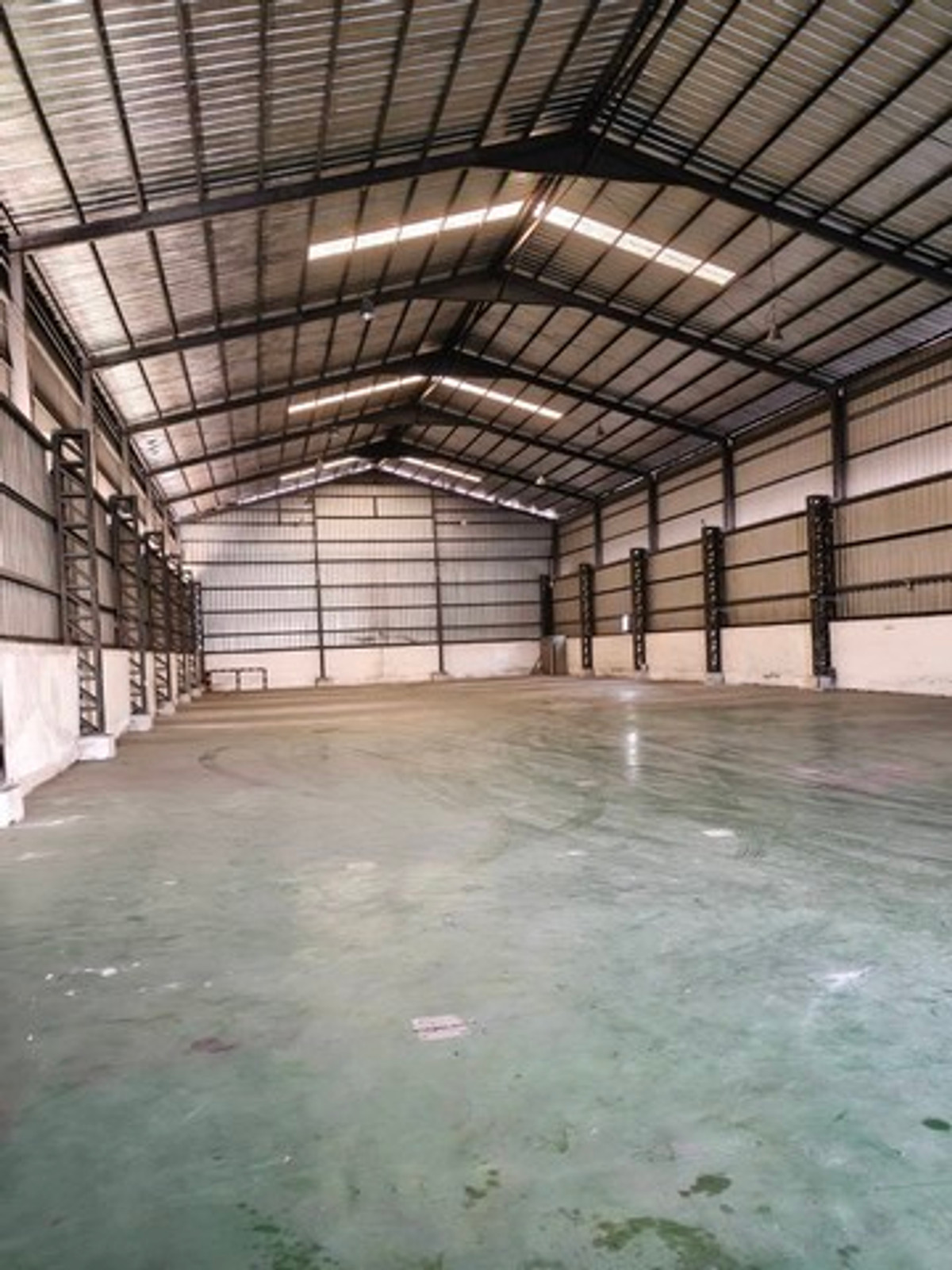 For RentWarehousePattanakan, Srinakarin : HR3361 for sale/rent warehouse with office | Prime location, Chaloem Phrakiat Rama 9, near Suan Luang Rama 9 - Bueng Nong Bon | Connects to the motorway only 15 minutes.