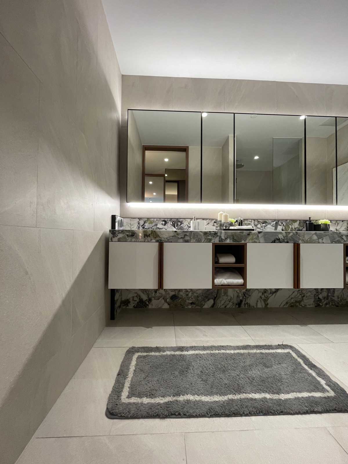 For SaleCondoSilom, Saladaeng, Bangrak : Rare unit for sale 🌳 THE ULTIMATE PARK VIEW | Rare Unit @ROMM CONVENT 🌳2 bedrooms, 2 bathrooms, usable area size 118.15 square meters on the 26th floor that offers a view of the lush Park View in the heart of Bangkok. On the highest potential location, Co