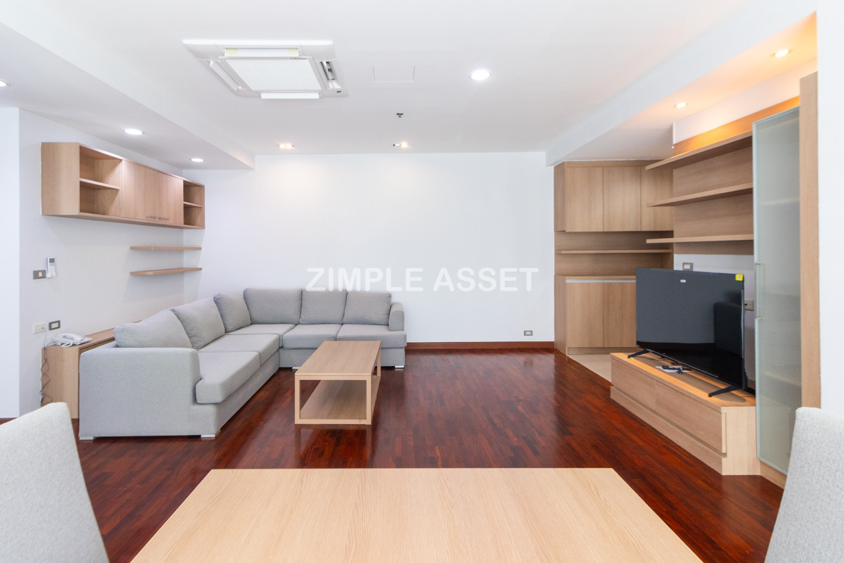 For RentSukhumvit, Asoke, Thonglor : Line ID: @zimple_asset Luxury aprtment in center of sukhumvit. Offering premium facilities for an elevated living experience. Surrounded by leading shopping malls in a prime location.