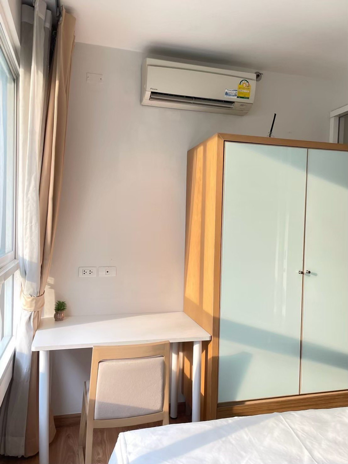 ให้เช่าคอนโดพระราม 9 เพชรบุรีตัดใหม่ RCA : 🏢✨ ให้เช่า Ibiza Condo (ใกล้ MRT พระราม 9 / เพชรบุรี)  🐈 เลี้ยงแมวได้ 1 ตัว (ไม่เปิดเผย)