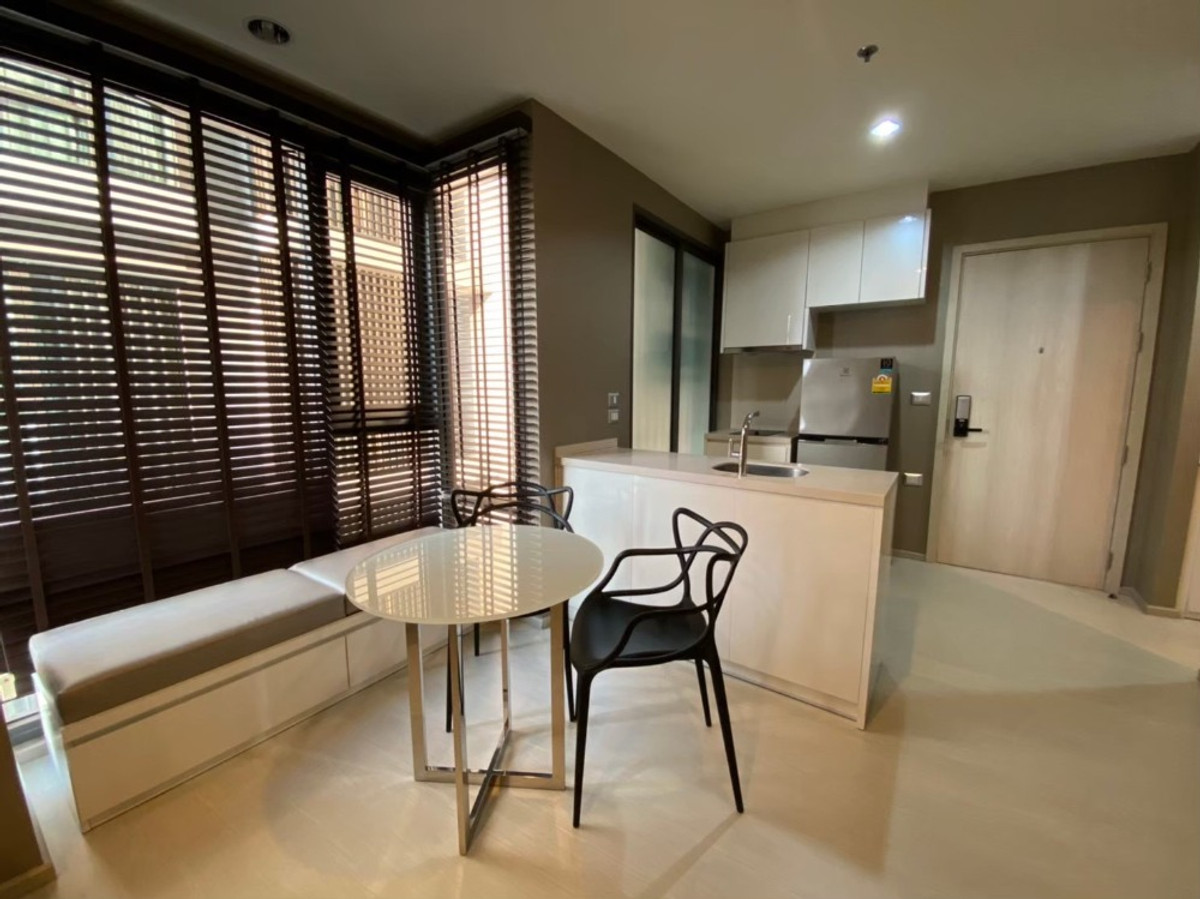 For RentCondoSukhumvit, Asoke, Thonglor : Rhythm Sukhumvit 42 🚶‍➡️0 m. to Ekamai Gateway 🏠 20 m. to BTS Ekamai