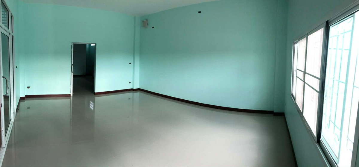 For RentWarehouseMahachai Samut Sakhon : For Rent, Warehouse + Office 🟪Purple Zone 📐️Usable area 700 sqm. 📍Krathum Baen, Samut Sakhon