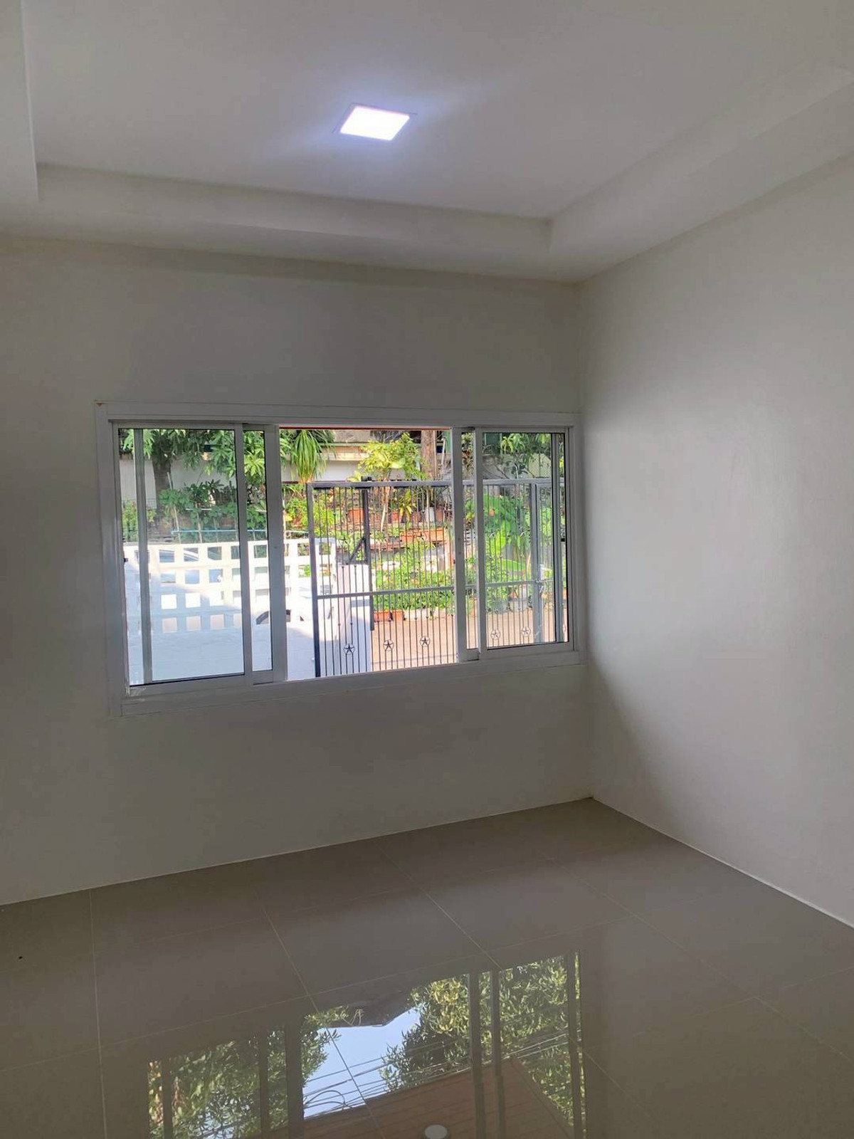 For SaleHouseMin Buri, Romklao : 1-story twin house for sale, area 33 sq m., Chuan Chuen Village, Soi Chuan Chuen 13, Ramkhamhaeng Road 102, Saphan Sung, near Ramkhamhaeng University, NIDA, Top Supermarket, Golden. Place, Sammakorn Place The Mall Bangkapi