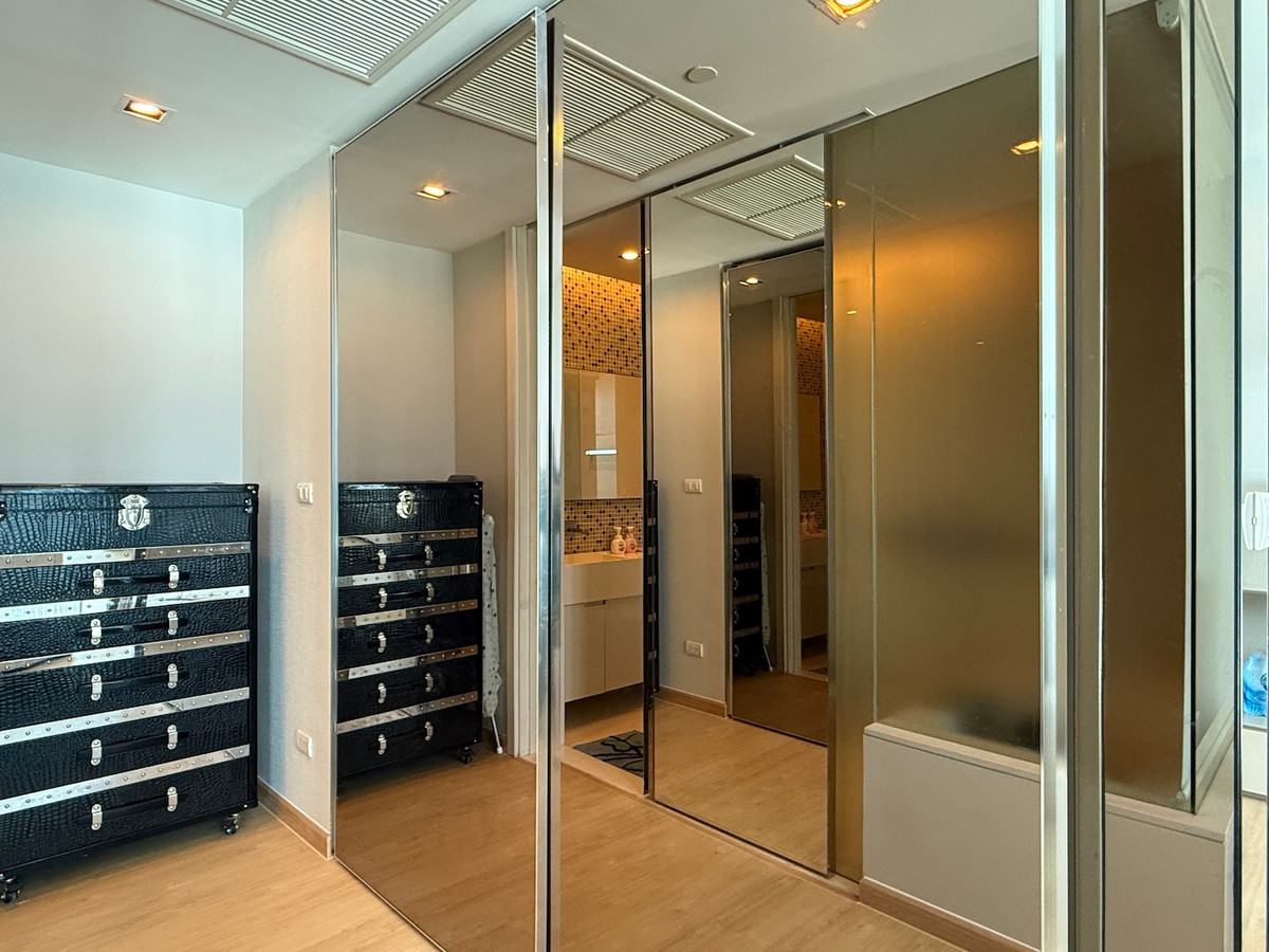 ขายคอนโดสุขุมวิท อโศก ทองหล่อ : คอนโด 1 ห้องนอน 51 ตร.ม. ชั้นไม่สูง วิวสวน ใกล้ BTS อโศก & MRT