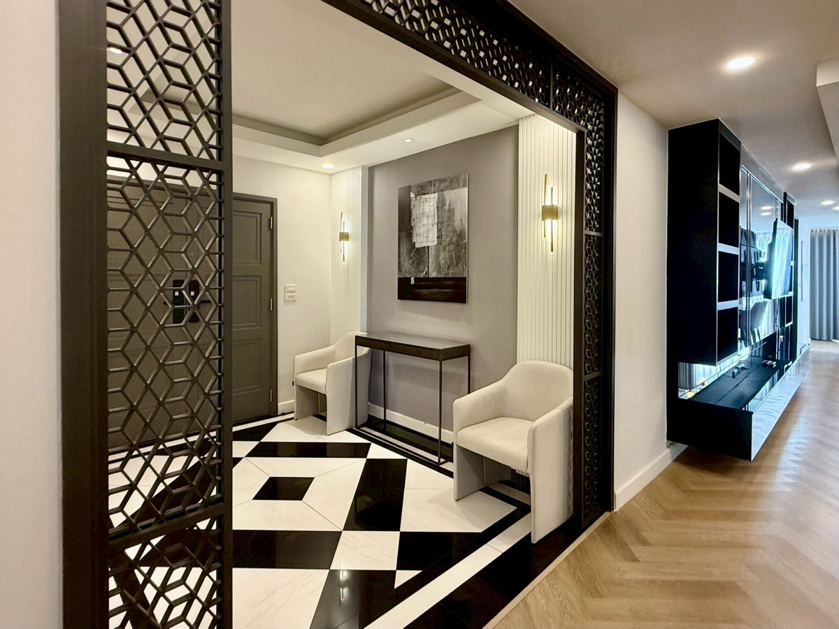 For RentCondoSukhumvit, Asoke, Thonglor : (For rent) President Park Sukhumvit 24, completely renovated, 3-BR 223 Sq.m., high floor, swimming pool view. (Pet-Friendly) ㅡ Near 🚆BTS Phrom Phong