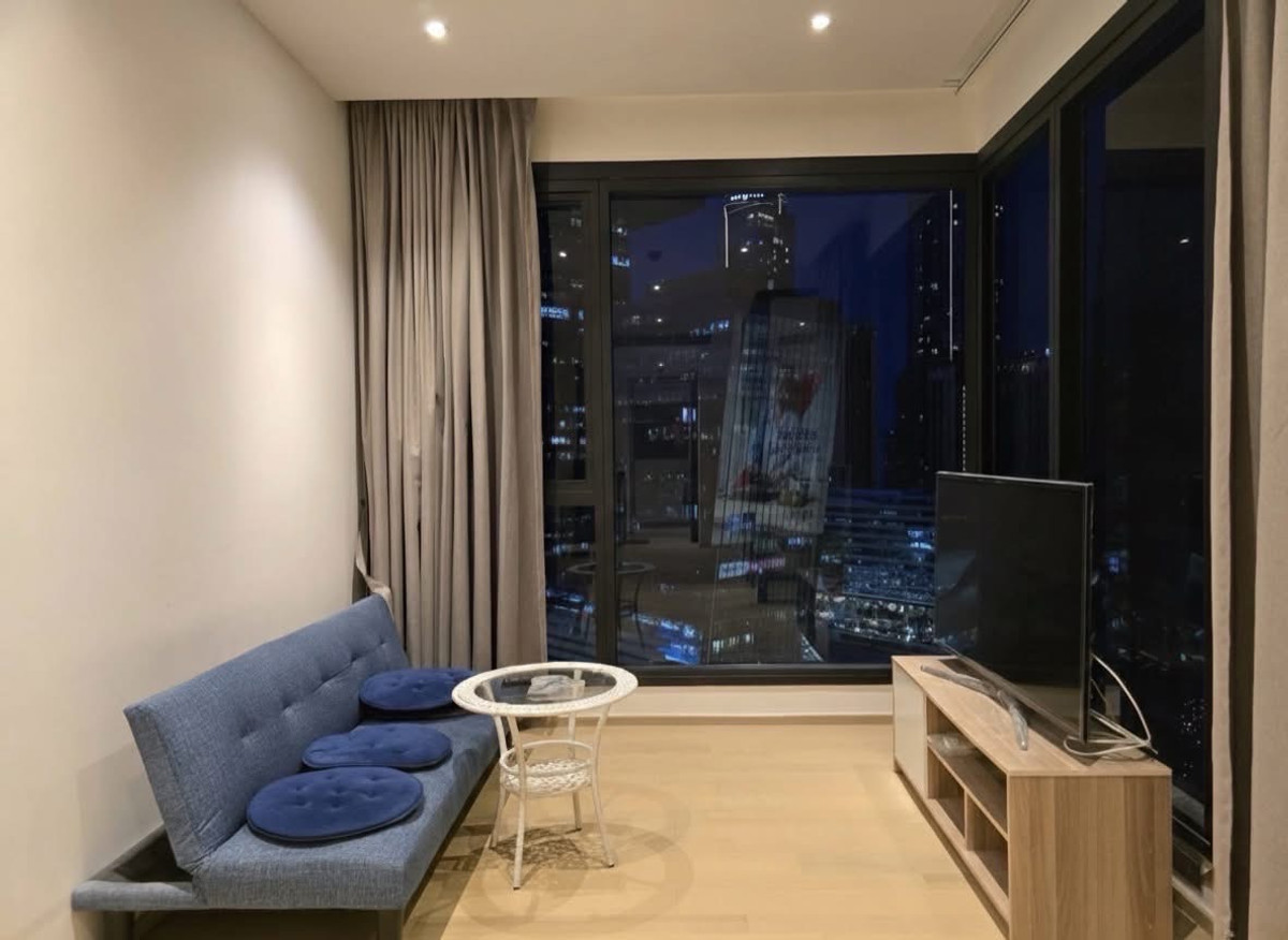 ขายคอนโดพระราม 9 เพชรบุรีตัดใหม่ RCA : 🏠✨ แอชตัน อโศก พระราม 9 | ขายพร้อมผู้เช่า คอนโด 1 ห้องนอน (HBH-SI-143)