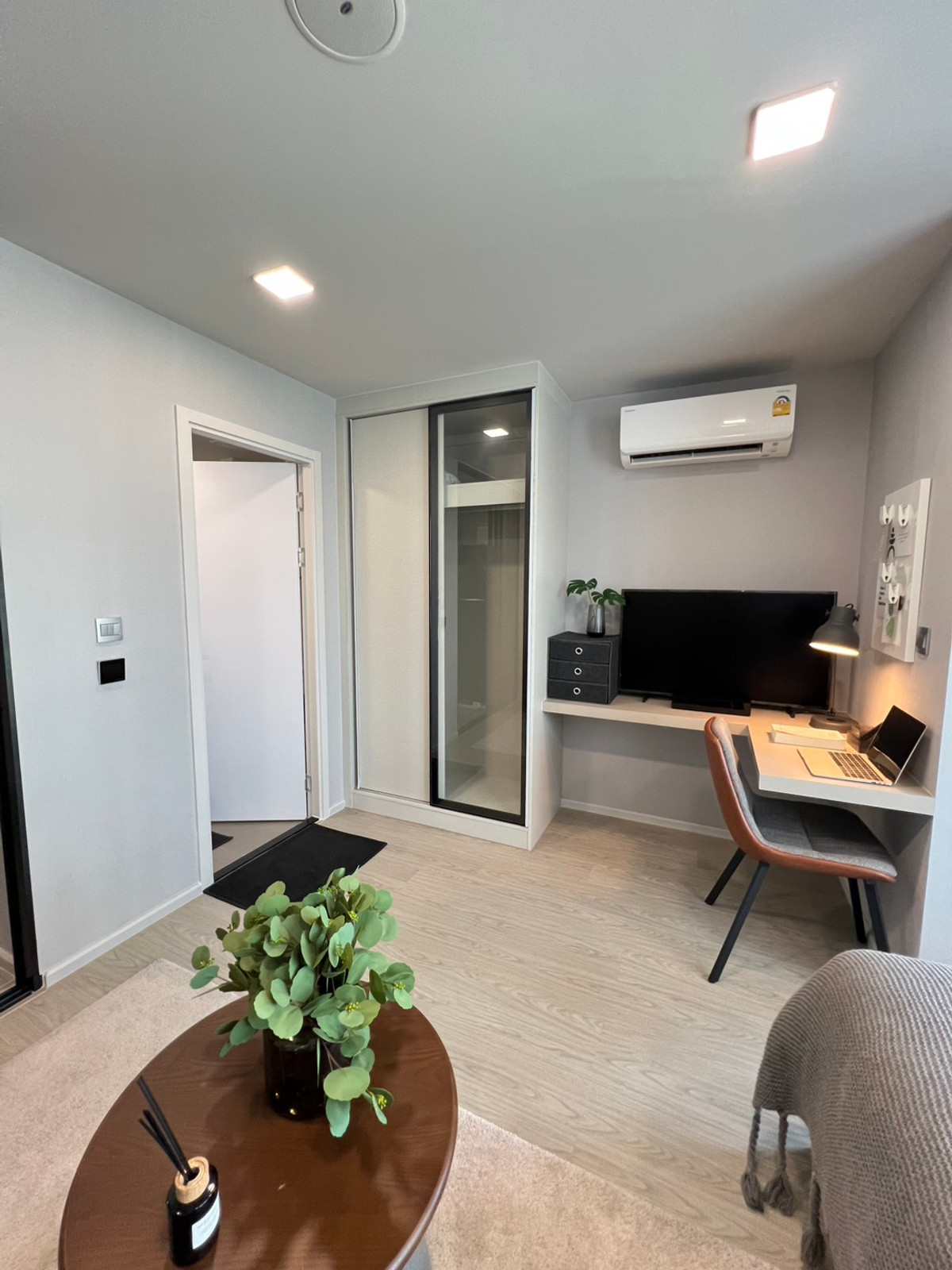 CondoOnnut, Udomsuk : urgent!!!! Reserve 999.- finished! 1 Bedroom room from 2.1 million, special price only 1.79 million baht. If interested in viewing the actual room, contact Khun Kot at 065-7161657.