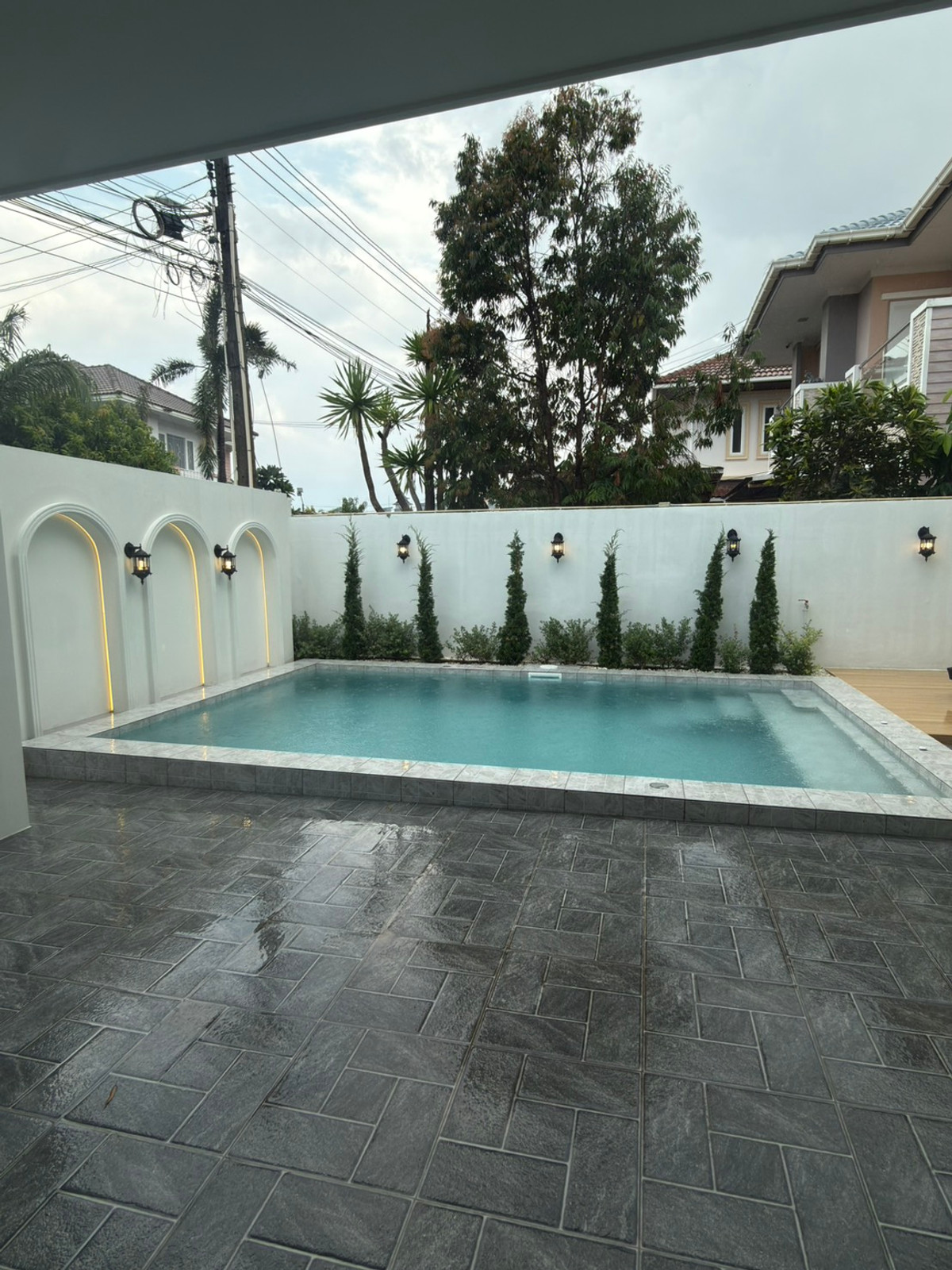 ขายพัทยา บางแสน ชลบุรี สัตหีบ : ขาย บ้านพูลวิลล่าหรู ใกล้หาดจอมเทียนเพียง 5 นาที