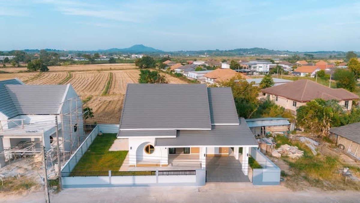 ขายบ้านเชียงราย : ✈️ ด่วน! ขายบ้านเดี่ยวพร้อมอยู่เชียงราย (โซนบ้านดู่) ดีไซน์มินิมอล พื้นที่กว้าง 88.6 ตร.ว. ใกล้สนามบินแม่ฟ้าหลวงเพียง 5 นาที! 🏡