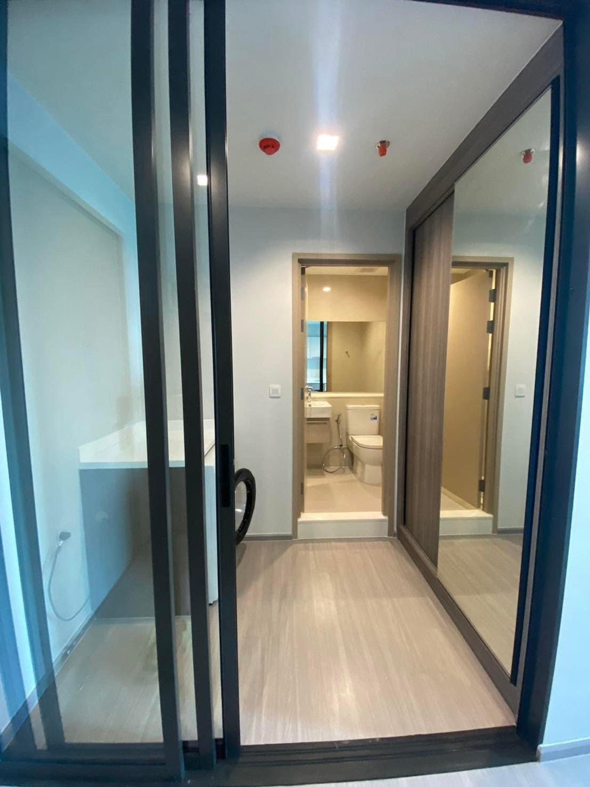 For RentCondoThaphra, Talat Phlu, Wutthakat : ⭐️ Life Sathorn Sierra ⭐️ 1 bedroom, 1 bathroom, complete with furniture and electrical appliances.