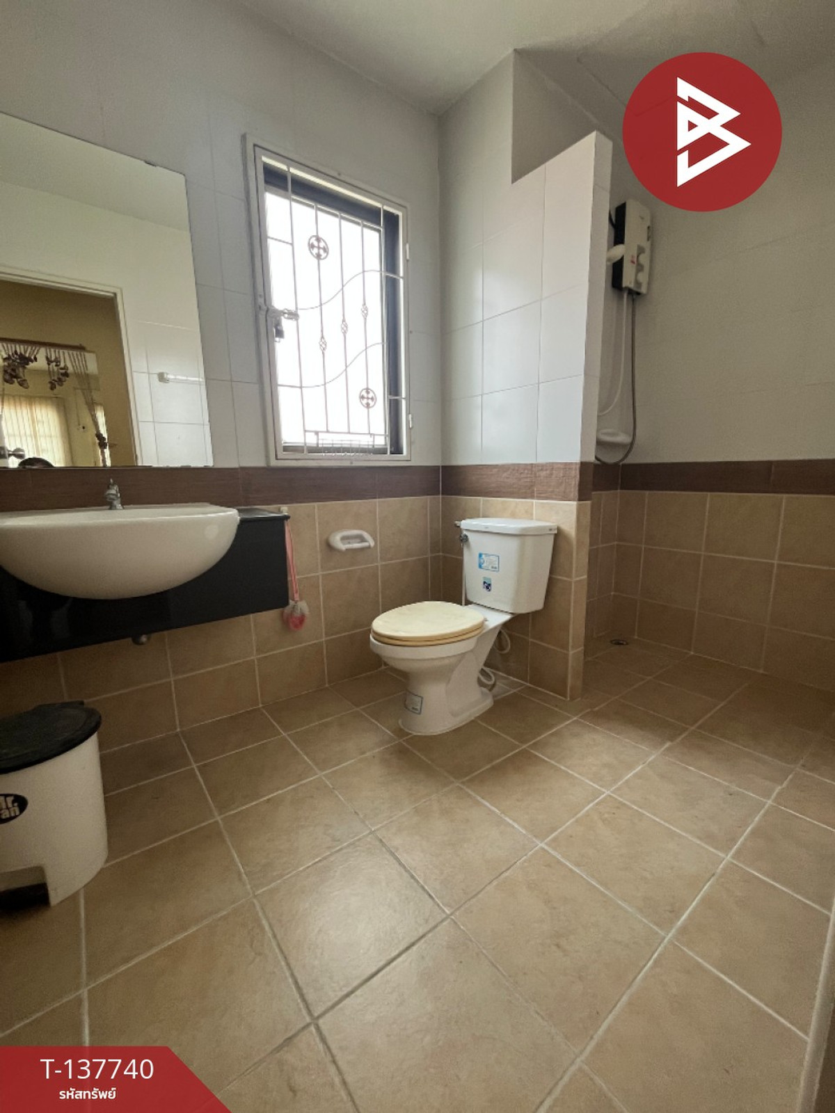 For SaleTownhomeSamut Prakan,Samrong : Townhouse for sale, 3 floors, area 32 sq m, Theparak, Samut Prakan.