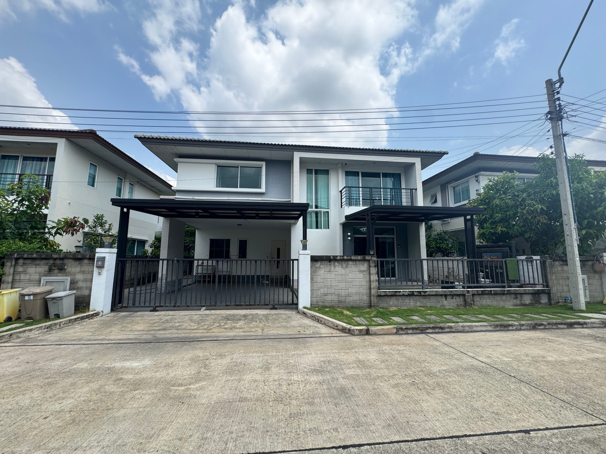 For RentHouseNawamin, Ramindra : Beautifully decorated 2-story house for rent in Ramindra-Watcharapol area. Near First Fair Saimai, only 3.8 km.