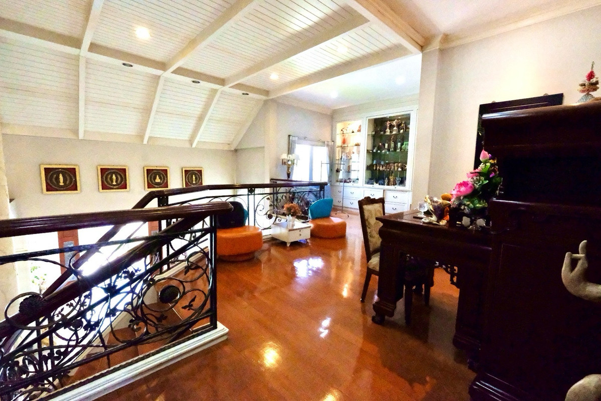 ขายบ้านปิ่นเกล้า จรัญสนิทวงศ์ : ✨คฤหาสน์ส่วนตัว บนพื้นที่1ไร่1งาน2ตร.ว. กรุงเทพ ตลิ่งชัน หมู่บ้าน กฤษดานคร14 (Luxury House Krissadanakorn14)