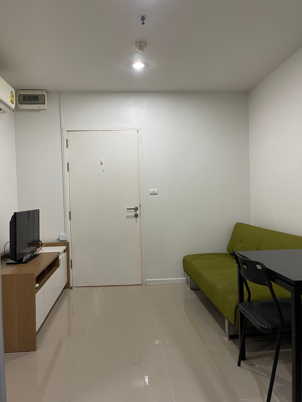 For RentCondoRama9, Petchburi, RCA : !! Beautiful room for rent, Condo Aspire Rama 9, near MRT Rama 9.