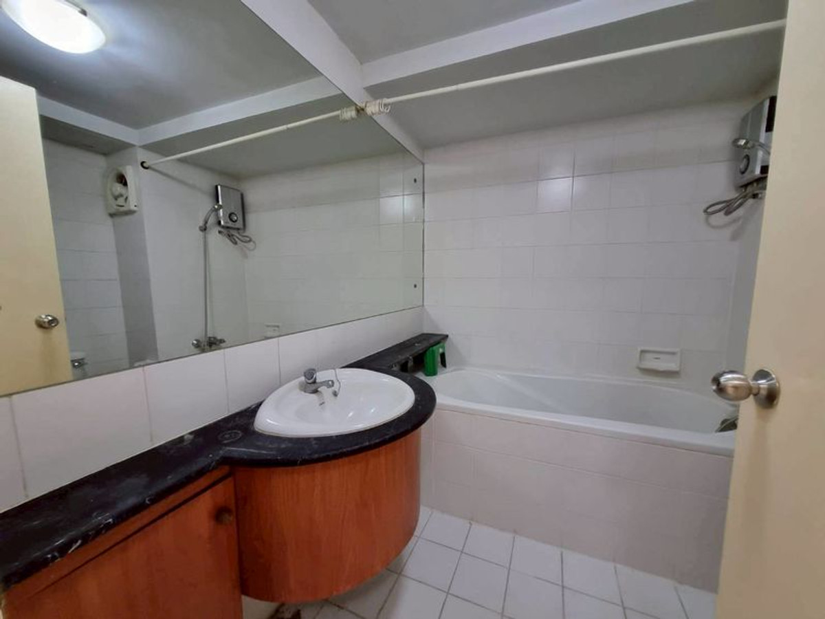 For RentCondoSukhumvit, Asoke, Thonglor : 💸 Only 15,000/month! Raintree Villa Thonglor, Studio room, garden view, has washing machine, ready to move in.