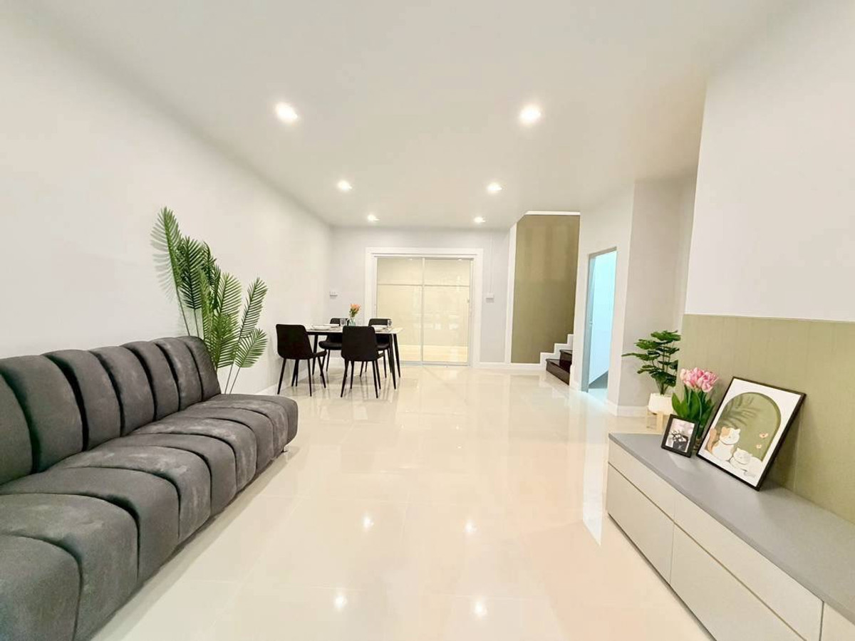 ขายทาวน์โฮมนนทบุรี บางใหญ่ บางบัวทอง : ขายทาวน์เฮ้าส์พฤกษา 3 วัดลาดปลาดุก 18 ตร.ว. หน้ากว้าง 6 ม. ต้นสายรถตู้ ฟรีโอน