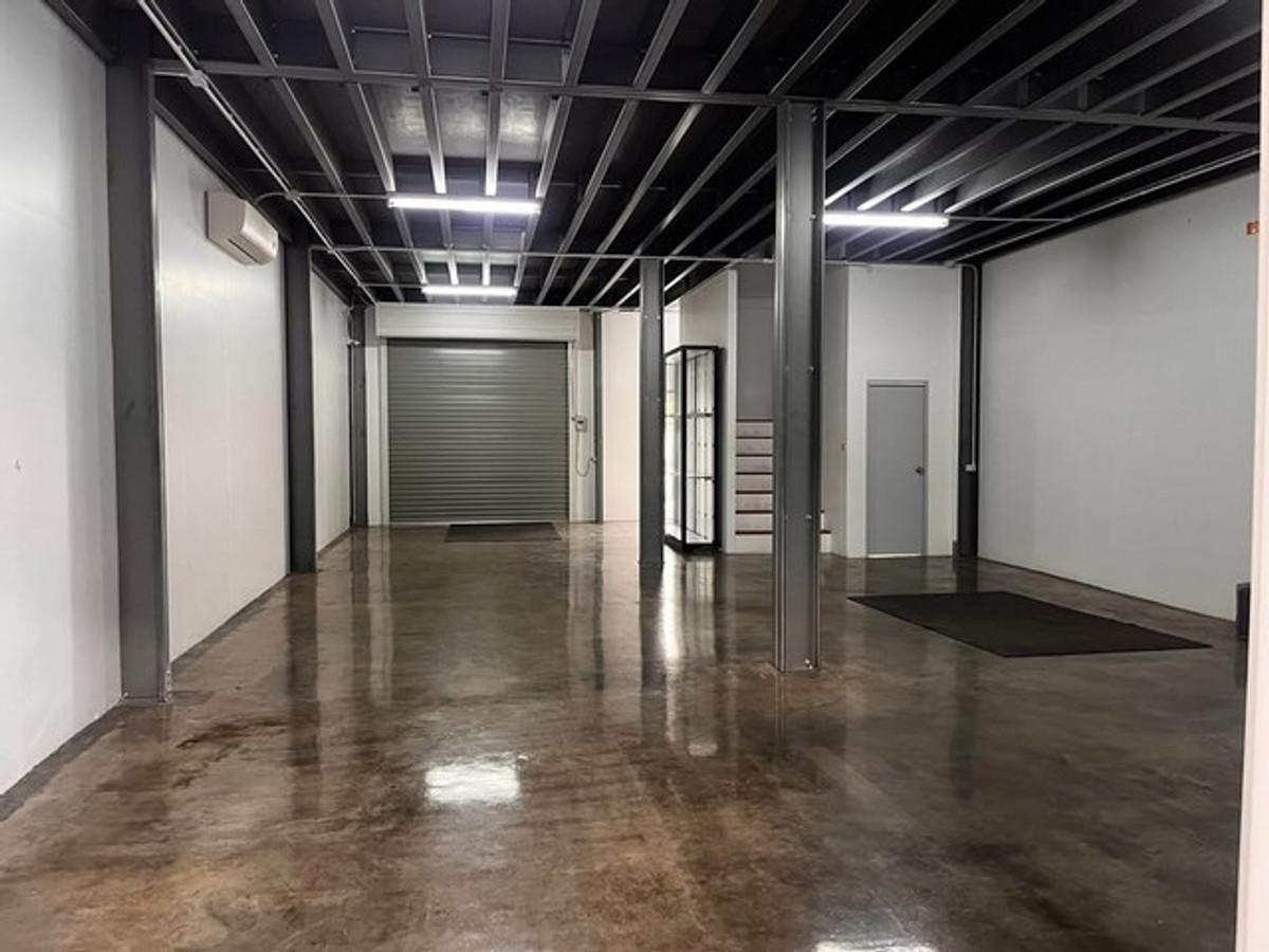 For RentWarehouseChokchai 4, Ladprao 71, Ladprao 48, : HR3343 Warehouse with office for rent, 2 floors – Chokchai 4 / Satri Witthaya 2 location, total usable area 260 sq m | Electric door | 13 CCTV cameras (ready to do business immediately!)