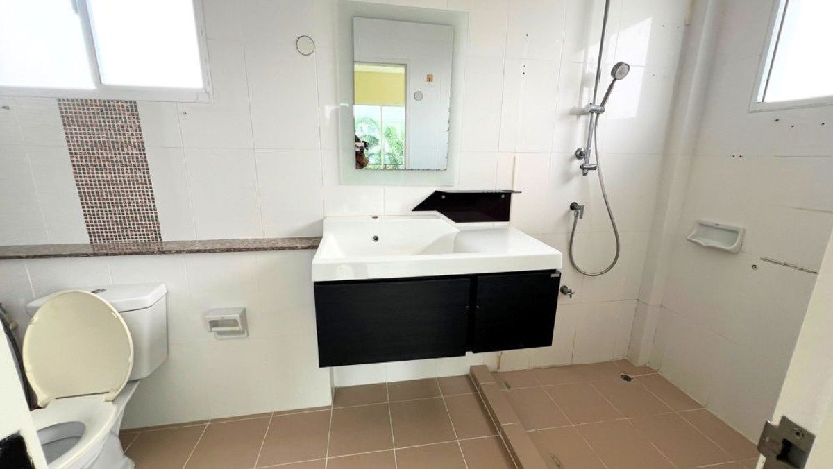 ขายบ้านระยอง : บ้านเดี่ยวหลังใหญ่ ทำเลดี ใจกลางบ้านฉาง ระยอง