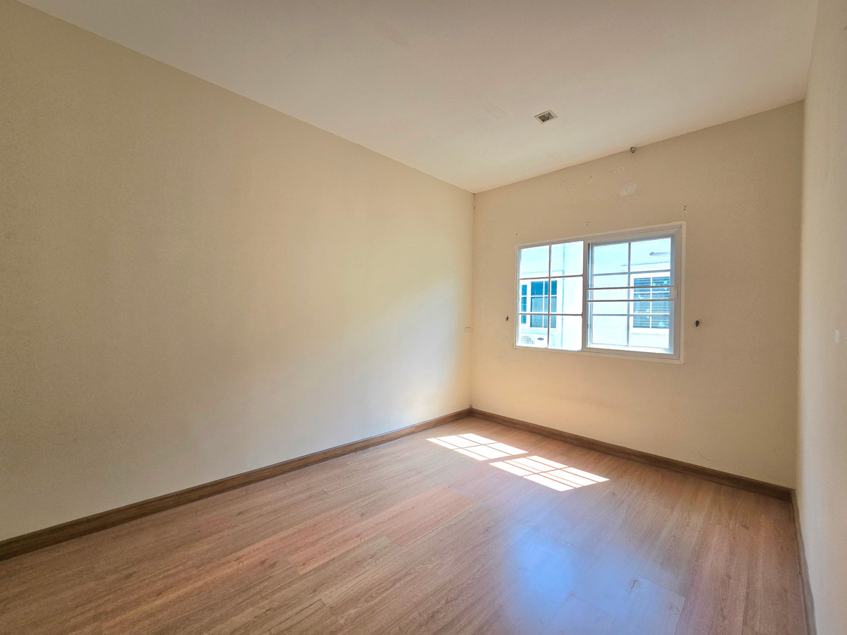 ขายทาวน์โฮมลาดกระบัง สุวรรณภูมิ : ขายด่วนทาวน์เฮ้าส์ 2 ชั้น โกลเด้น ทาวน์ บางนา - สวนหลวง 21.2ตร.วา