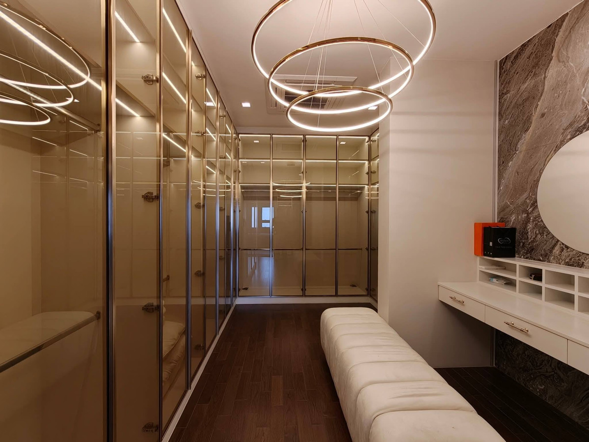 ขายบ้านพัฒนาการ ศรีนครินทร์ : Grand Bangkok Boulevard East Rama 9 บ้านเดี่ยวหรู 3 ชั้น พื้นที่ใช้สอย 827 ตร.ม. พร้อมเฟอร์นิเจอร์ทั้งหลัง Please call: 082-894-4624