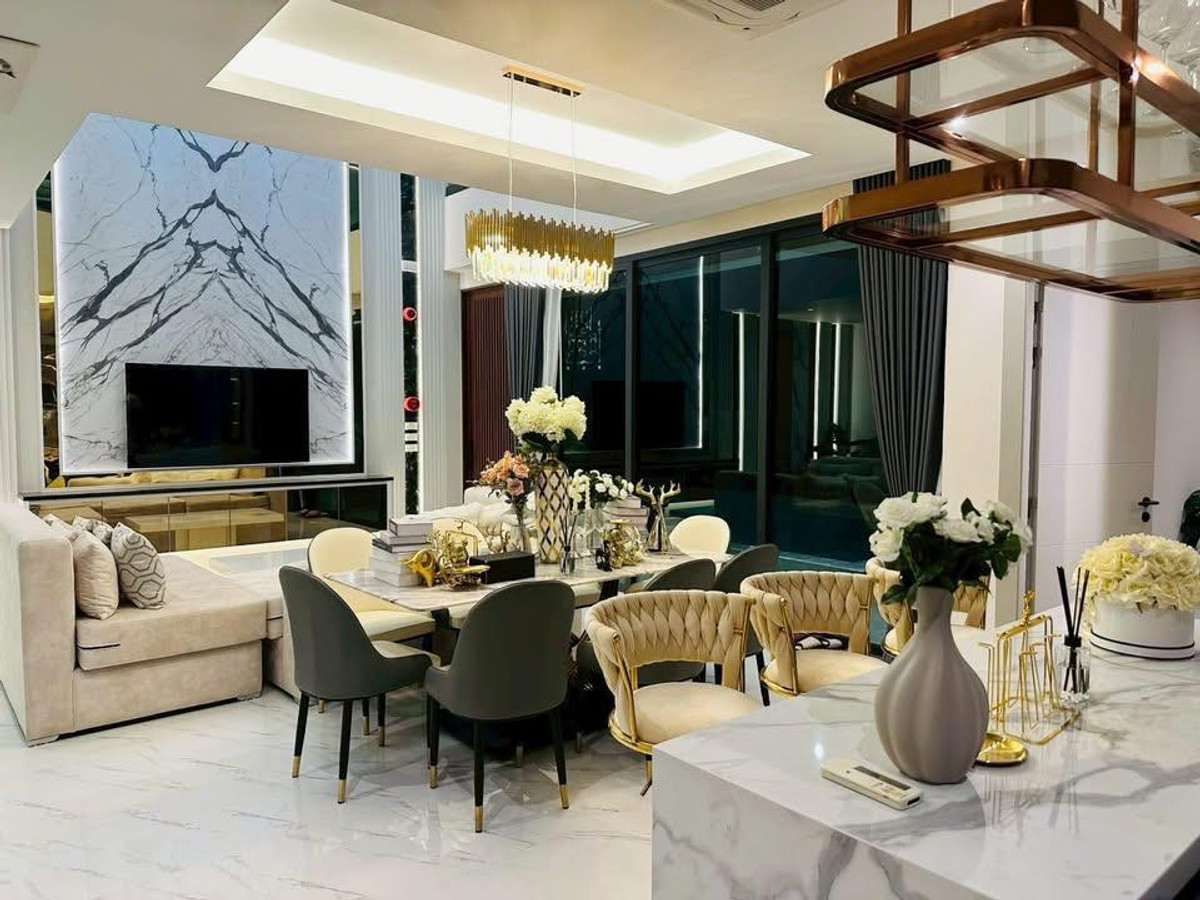 For RentPattaya, Bangsaen, Chonburi : Luxurious pool villa house for rent Near Jomtien Beach, Pattaya