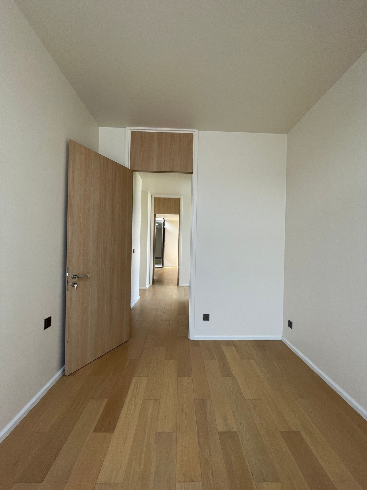 ขายบ้านเลียบทางด่วนรามอินทรา : 🔥 EXCLUSIVE PROMOTION 🔥โอกาสสุดท้ายในการครอบครองในราคาพิเศษที่สุด [ขาย] 💎 Ultra Luxury Show Unit | ELIVA Ekkamai - Eastville 💎 บ้านเดี่ยวหรู 3 ชั้น ดีไซน์ Mid-Century Modern — ความเป็นส่วนตัวสูงสุดเพียง 4 ยูนิตในโครงการ!