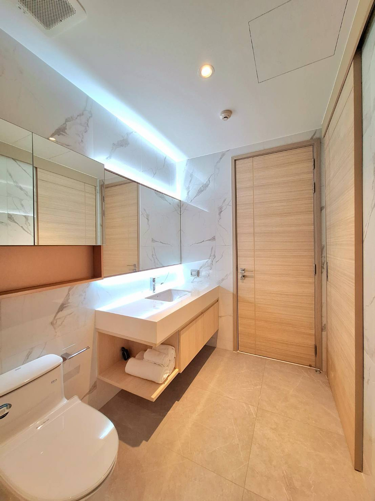 For RentBangna, Bearing, Lasalle : Bearing Residence 2 Bedroom 129 Sq.m. Please call: 062-496-6454