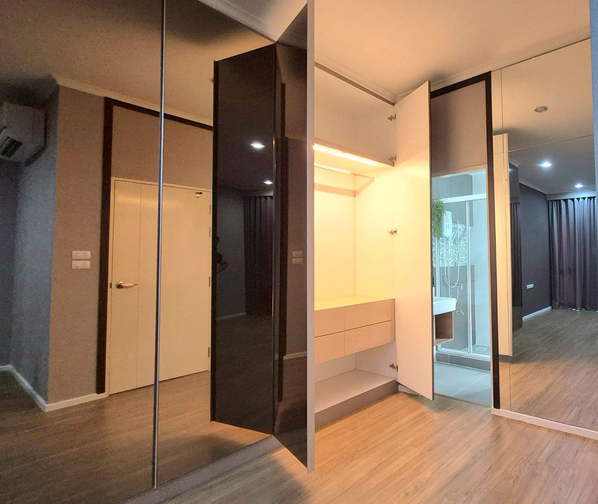 For SaleTownhomeRathburana, Suksawat : Urgent sale, 3-story townhome, decorated and ready to move in. village in the middle of the city Sathorn-Suksawat (AP Project) Soi Suksawat 39