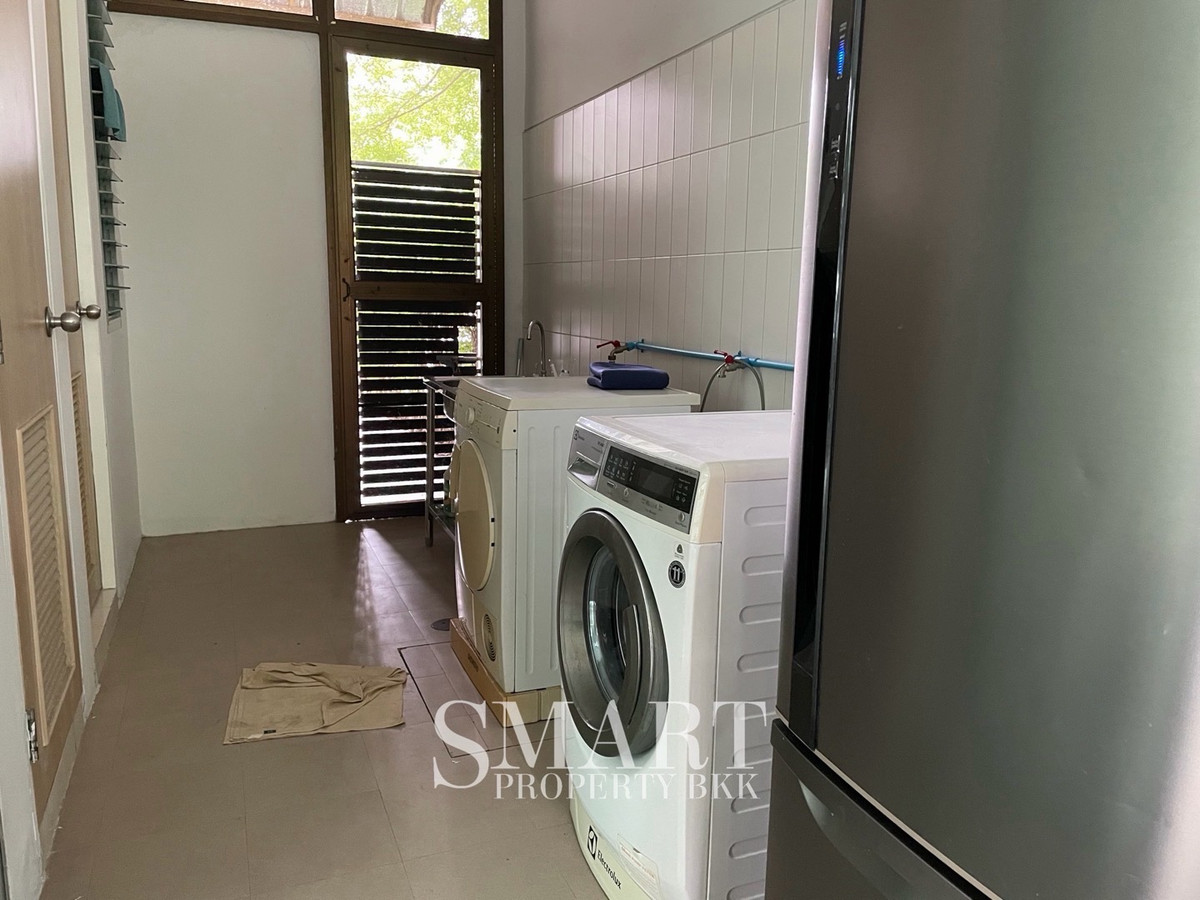 For RentHouseVipawadee, Don Mueang, Lak Si : 📍 Hyde Park Donmueang : Type C1 | Private Luxury Family Home. Only 5 min. to Harrow IS.