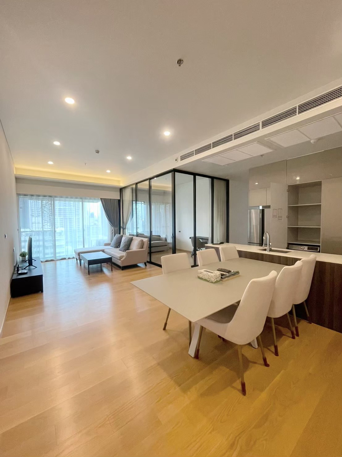 For RentCondoSukhumvit, Asoke, Thonglor : ( Private Residence! ) 3 bedrooms, 116 sqm. Siamese Exclusive 31 Soi Sukhumvit 31, near BTS Phrom Phong, with Shuttle Bus to pick up and drop off.