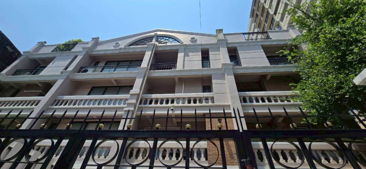 ให้เช่าทาวน์โฮมนานา : ทาวเฮ้าท์รีโนเวทใหม่ เหมาะทำธุรกิจ ใกล้ BTS นานา ** NO CO-AGNT ** 