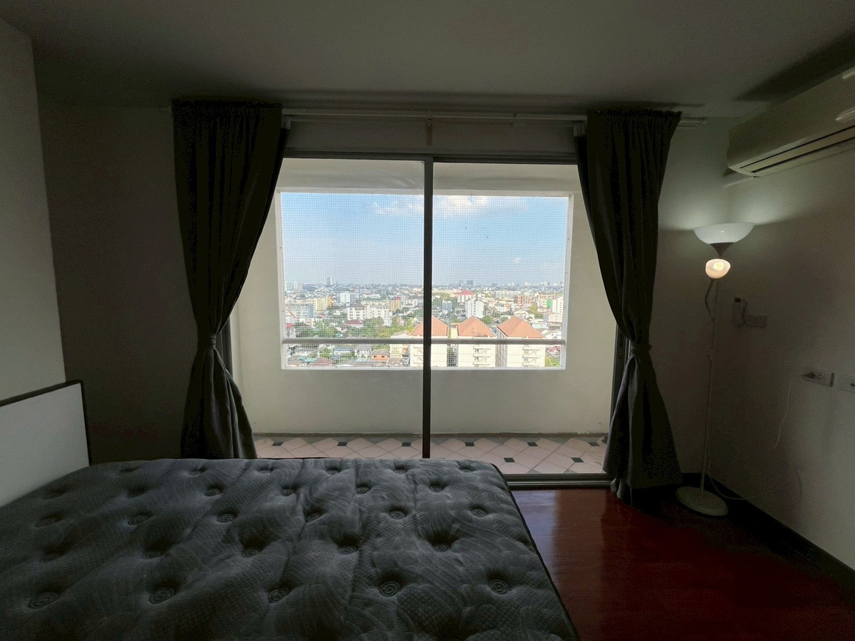 ขายคอนโดรัชดา ห้วยขวาง : ขายคอนโด 2 ห้องนอน ขนาดใหญ่ 70 ตร.ม. ใกล้ MRT สุทธิสาร (เพียง ~800 ม.) ราคาไม่ถึง 4 ล้าน