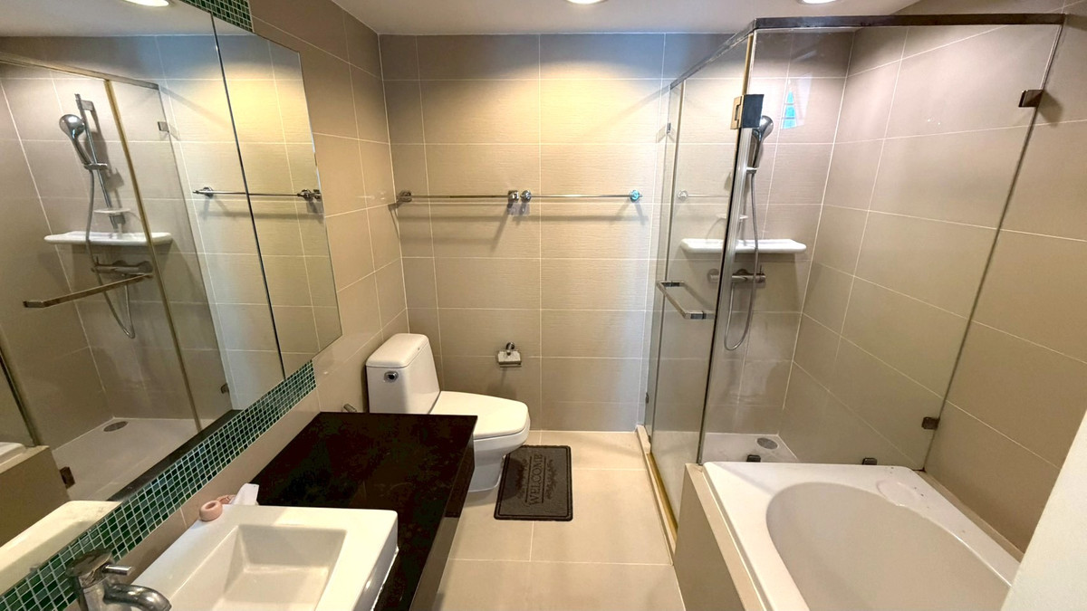 For RentCondoRama9, Petchburi, RCA : ✨ Big room, Rare Item! 3 bedrooms in the heart of Rama 9 | Live seriously, live life to the fullest ✨