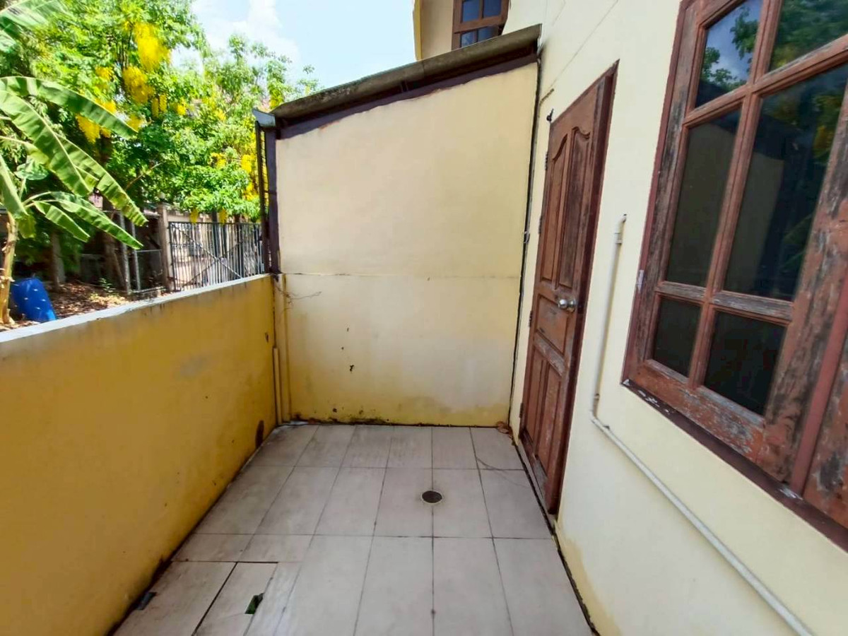 ขายอาคารพาณิชย์ปทุมธานี รังสิต ธรรมศาสตร์ : อาคารพาณิชย์ 3 ชั้น หมู่บ้านพูลผล ถนนพหลโยธิน ตำบลคูคต อำเภอลำลูกกา จังหวัดปทุมธานี