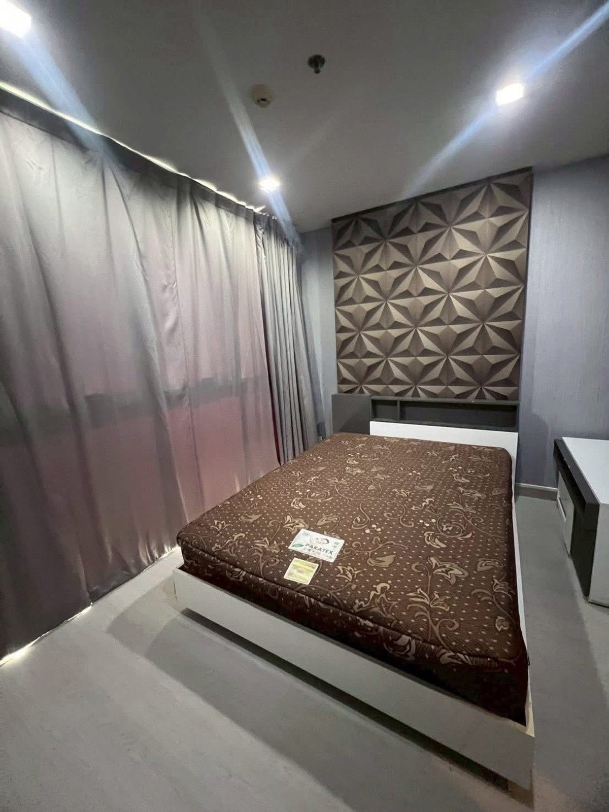 For RentCondoOnnut, Udomsuk : 🔥 Reduced price to only 17,000 baht/month 🔥 🏢 Ideo Mobi Sukhumvit 81 – Tower B ✨ 2-story duplex room, high ceiling, airy, open, very livable ✨