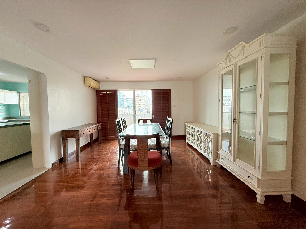 For RentCondoSukhumvit, Asoke, Thonglor : 🎉🌇 Condo for Rent – 4 Bedrooms near BTS Ekkamai | Regent on the Park Sukhumvit 61