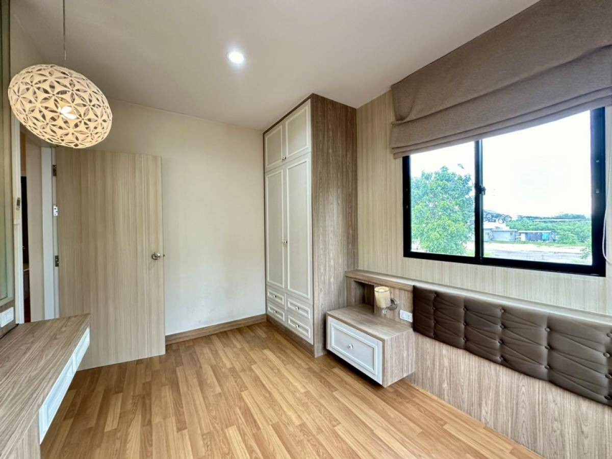 For RentTownhomeChaengwatana, Muangthong : Townhome for rent, The Connect 41 Chaengwattana - Tiwanon, near Impact Muang Thong Thani, only 5 minutes.